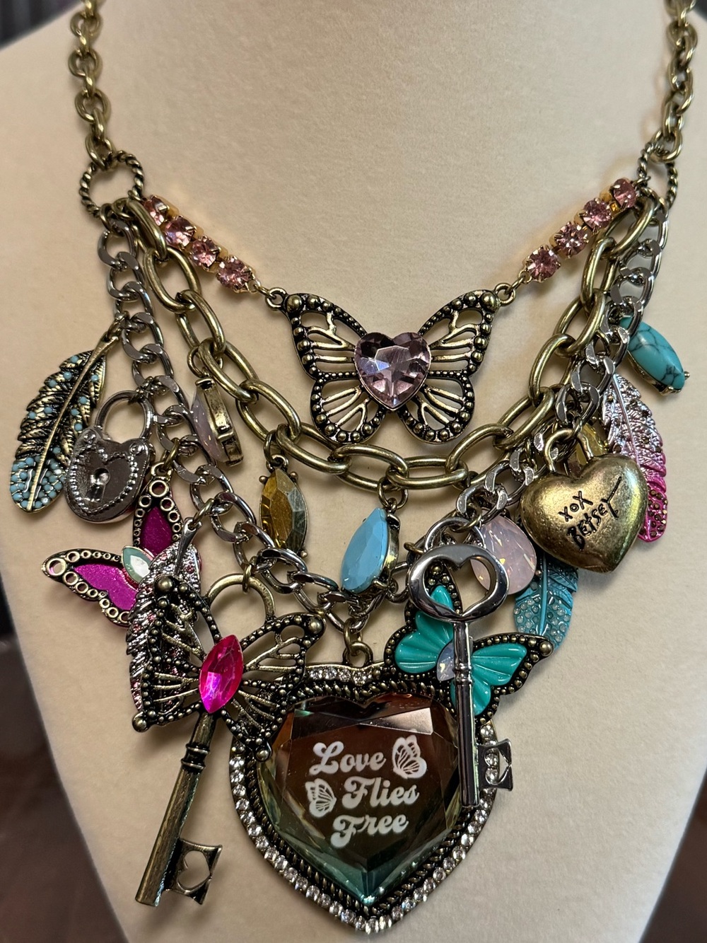 BETSEY JOHNSON Multi-Layer Butterflies Keys Heart Pendant Charm Necklace - Picture 10 of 10